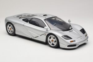 McLaren F1 Сребърен Minichamps 1:12 530133123 Метал — снимка 6 от 8