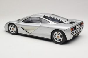 McLaren F1 Сребърен Minichamps 1:12 530133123 Метал — снимка 7 от 8