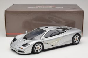 McLaren F1 Сребърен Minichamps 1:12 530133123 Метал — снимка 8 от 8