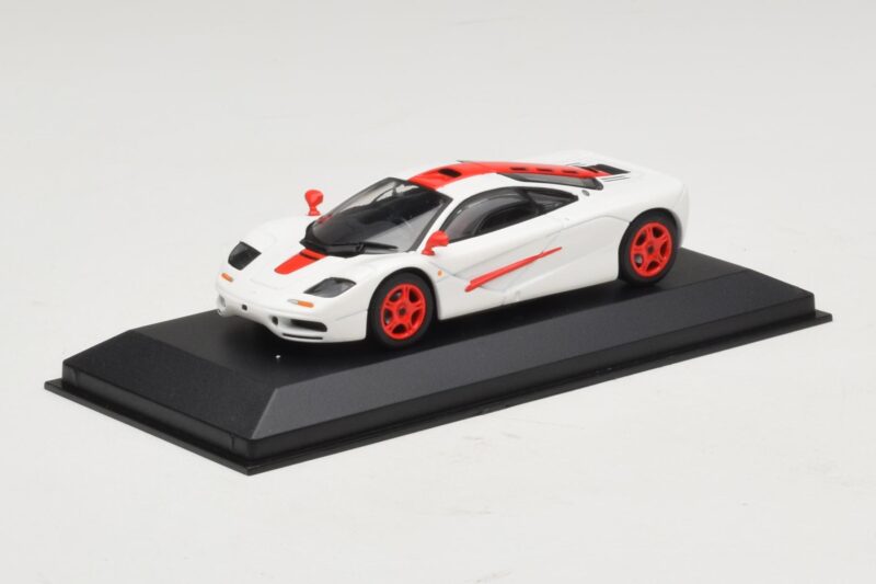 McLaren F1 Бял С Червени Райета Minichamps 1:43 McLaren F1 Бял С Червени Райета Minichamps 1:43 MCLAREN003 Метал