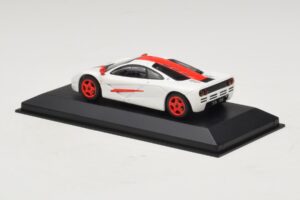 McLaren F1 Бял С Червени Райета Minichamps 1:43 MCLAREN003 Метал — снимка 2 от 4