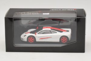 McLaren F1 Бял С Червени Райета Minichamps 1:43 MCLAREN003 Метал — снимка 3 от 4