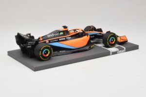 McLaren MCL36 #3 D. Ricciardo Bahrain GP 2022 Minichamps 1:18 537221803 Метал — снимка 6 от 7