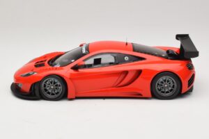 McLaren MP4-12C GT3 Червен 2013 Minichamps 1:18 151121392 Метал — снимка 3 от 6