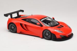 McLaren MP4-12C GT3 Червен 2013 Minichamps 1:18 151121392 Метал — снимка 4 от 6