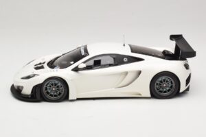 McLaren MP4-12C GT3 Бял 2013 Minichamps 1:18 151121394 Метал — снимка 3 от 6