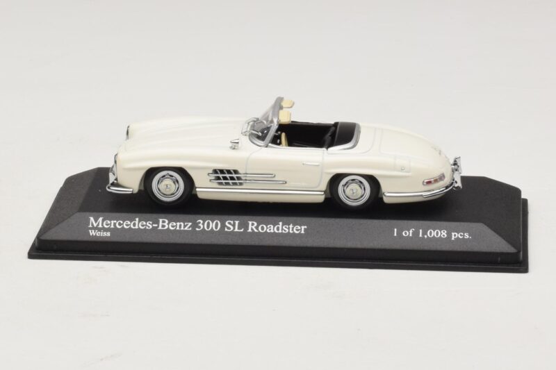 Mercedes 300 SL W198 Родстер Бял Minichamps 1:43 Mercedes 300 SL W198 Родстер Бял Minichamps 1:43 400039034 Метал