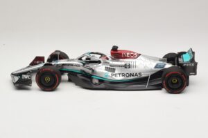 Mercedes AMG Petronas W13 E Performance #63 G. Russell Spanish GP 2022 Minichamps 1:18 110220063 Метал — снимка 3 от 7
