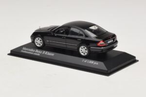 Mercedes E-Class W211 Черен Металик Minichamps 1:43 400036001 Метал — снимка 3 от 4