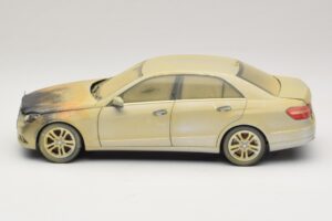 Mercedes E-Class W212 Изгорял Дубай Арт Автомобил Minichamps 1:18 MB008 Метал — снимка 3 от 6