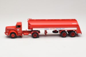 Mercedes LS315 Tanksattelzug Esso Minichamps 1:43 499034770 Метал — снимка 3 от 6