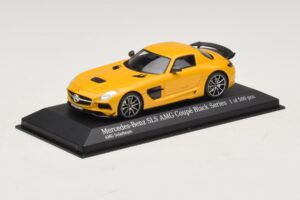 Mercedes SLS AMG C197 Black Series Златен Minichamps 1:43 437033022 Метал — снимка 2 от 4