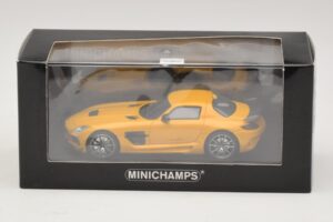 Mercedes SLS AMG C197 Black Series Златен Minichamps 1:43 437033022 Метал — снимка 4 от 4