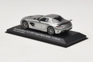 Mercedes SLS AMG C197 Black Series Сив Металик Minichamps 1:43 437033024 Метал — снимка 3 от 4