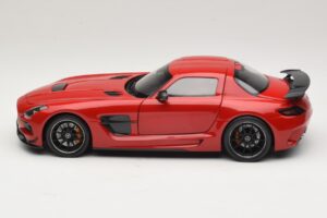 Mercedes SLS AMG C197 Black Series Червен Minichamps 1:18 110033022 Метал — снимка 4 от 8