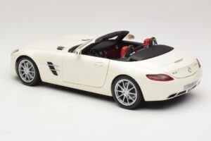 Mercedes SLS AMG Родстер Mystic White II Minichamps 1:18 B66960079 Метал — снимка 7 от 9