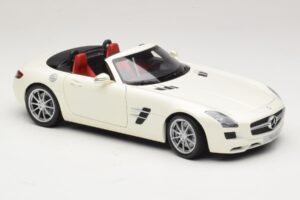 Mercedes SLS AMG Родстер Mystic White II Minichamps 1:18 B66960079 Метал — снимка 8 от 9