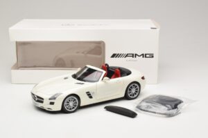 Mercedes SLS AMG Родстер Mystic White II Minichamps 1:18 B66960079 Метал — снимка 9 от 9