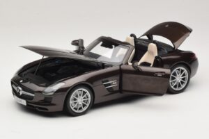 Mercedes SLS AMG Sepang Brown Minichamps 1:18 B66960080 Метал — снимка 2 от 9