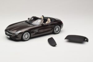 Mercedes SLS AMG Sepang Brown Minichamps 1:18 B66960080 Метал — снимка 3 от 9