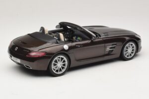 Mercedes SLS AMG Sepang Brown Minichamps 1:18 B66960080 Метал — снимка 4 от 9