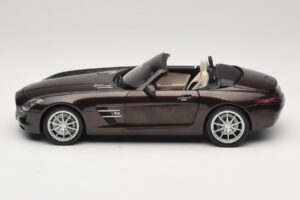 Mercedes SLS AMG Sepang Brown Minichamps 1:18 B66960080 Метал — снимка 5 от 9