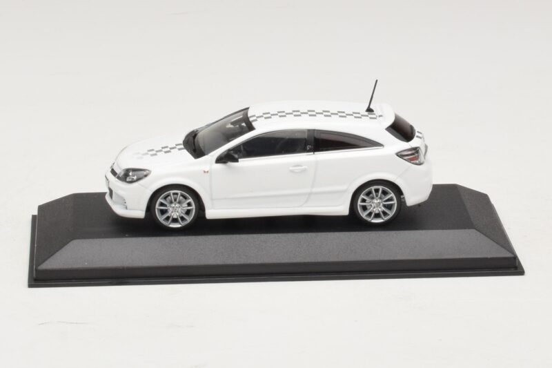 Opel Astra H OPC Nurburgring Edition Бял Minichamps 1:43 ASTRA005 Метал