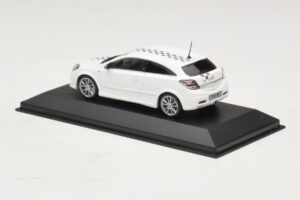 Opel Astra H OPC Nurburgring Edition Бял Minichamps 1:43 ASTRA005 Метал — снимка 3 от 4