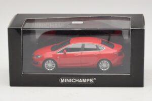 Opel Astra J Червен Minichamps 1:43 410042001 Метал — снимка 4 от 4