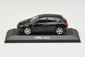 Opel Astra J Черен Minichamps 1:43 ASTRA006 Метал