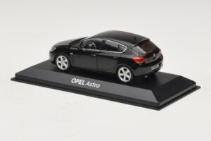 Opel Astra J Черен Minichamps 1:43 ASTRA006 Метал — снимка 3 от 4