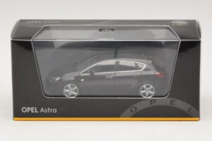 Opel Astra J Черен Minichamps 1:43 ASTRA006 Метал — снимка 4 от 4