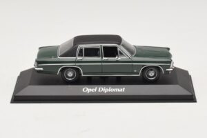 Opel Diplomat B Тъмнозелен Maxichamps 1:43 940046070 Метал