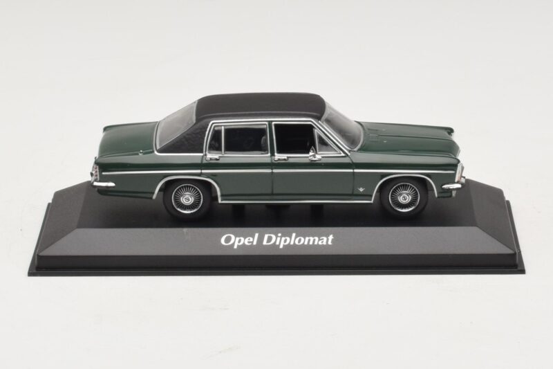 Opel Diplomat B Тъмнозелен Maxichamps 1:43 940046070 Метал