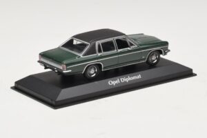Opel Diplomat B Тъмнозелен Maxichamps 1:43 940046070 Метал — снимка 2 от 4