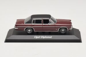 Opel Diplomat B Тъмночервен Maxichamps 1:43 940046071 Метал