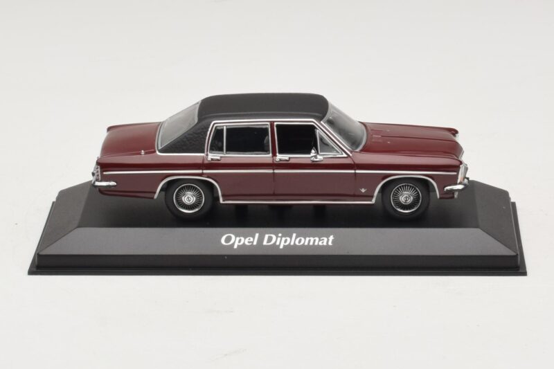 Opel Diplomat B Тъмночервен Maxichamps 1:43 940046071 Метал