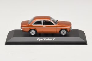 Opel Kadett C Бронзов Метален Maxichamps 1:43 940045600 Метал