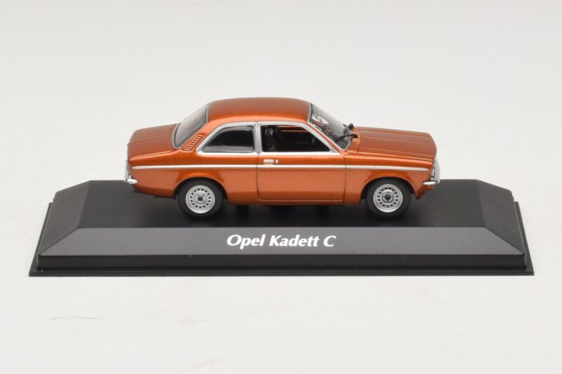 Opel Kadett C Бронзов Метален Maxichamps 1:43 940045600 Метал