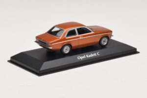 Opel Kadett C Бронзов Метален Maxichamps 1:43 940045600 Метал — снимка 2 от 4