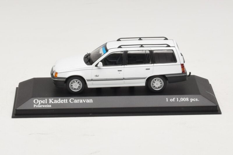 Opel Kadett E Caravan Бял Minichamps 1:43 400045911 Метал
