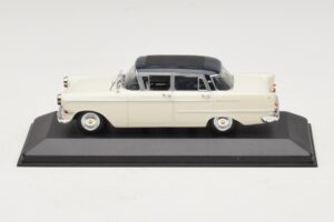 Opel Kapitan A Бял Minichamps 1:43 400048000 Метал