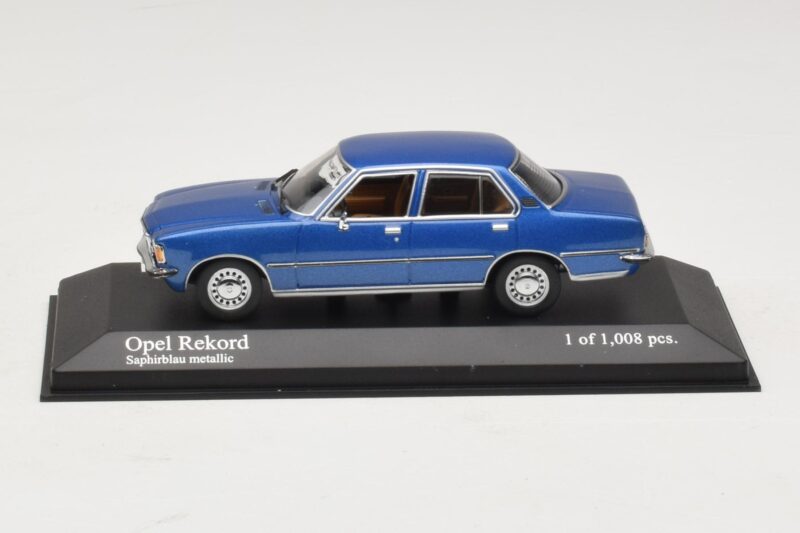 Opel Rekord D Син Металик Minichamps 1:43 Opel Rekord D Син Металик Minichamps 1:43 400044002 Метал