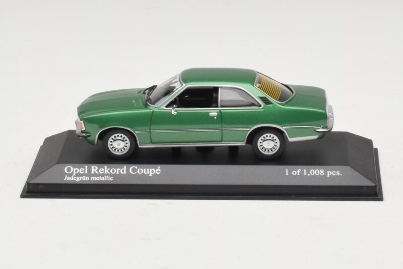 Opel Rekord D Купе Зелен Металик Minichamps 1:43 Opel Rekord D Купе Зелен Металик Minichamps 1:43 400044022 Метал