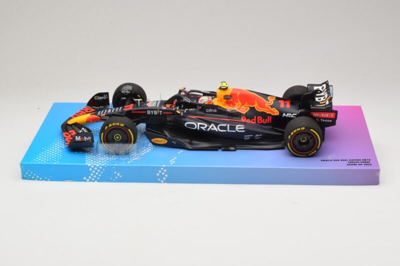 Oracle Red Bull Racing RB18 #11 S. Perez Miami GP 2022 Minichamps 1:18 113220511 Метал