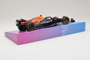 Oracle Red Bull Racing RB18 #11 S. Perez Miami GP 2022 Minichamps 1:18 113220511 Метал — снимка 3 от 7