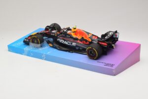 Oracle Red Bull Racing RB18 #11 S. Perez Miami GP 2022 Minichamps 1:18 113220511 Метал — снимка 5 от 7