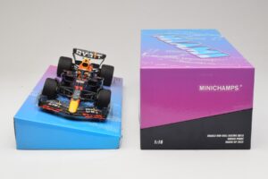 Oracle Red Bull Racing RB18 #11 S. Perez Miami GP 2022 Minichamps 1:18 113220511 Метал — снимка 6 от 7