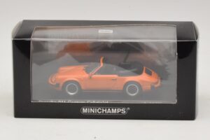 Porsche 911 930 Carrera Cabriolet Оранжев Minichamps 1:43 430062038 Метал — снимка 4 от 4