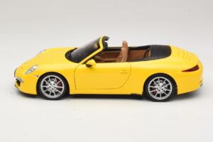 Porsche 911 991 Carrera S Кабриолет Жълт Minichamps 1:18 100061031 Метал — снимка 4 от 8